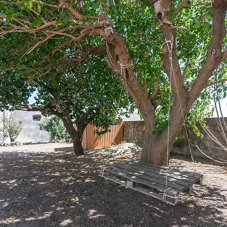 Eden Villa *